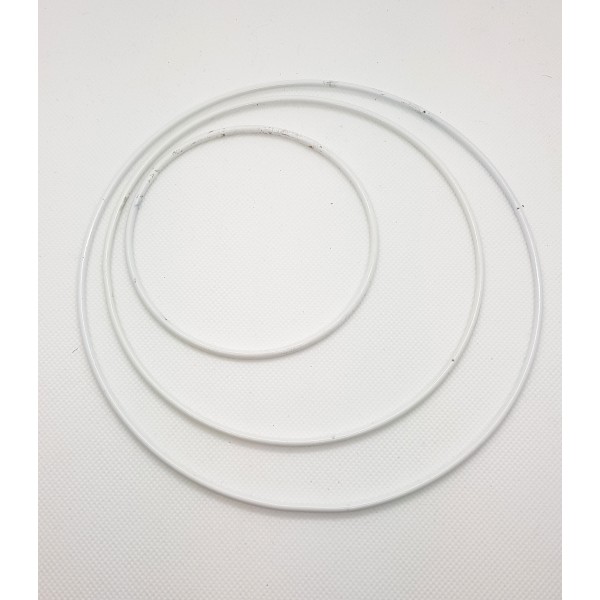 Aros metálicos blancos
